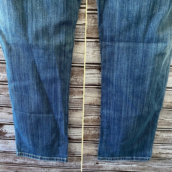 Lucky Brand Berkeley Crop Embroidered Pocket Jeans - Picture 8 of 14